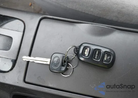 2003 Toyota Camry Le z USA, uszkodzony, nr VIN 4T1BE32K03U777393